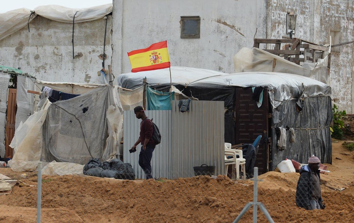 منظمة: معظم المهاجرين في إسبانيا بلا شهادات جامعية