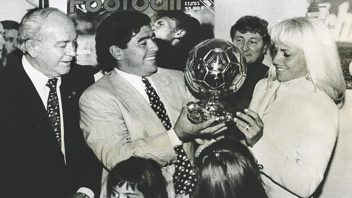 عرض الكرة الذهبية لمارادونا في كأس العالم 1986 للبيع في مزاد
