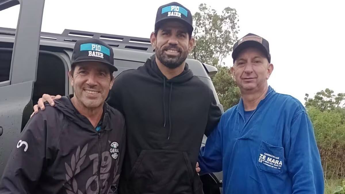 دييغو كوستا يشارك في إنقاذ ضحايا فيضان البرازيل (فيديو)