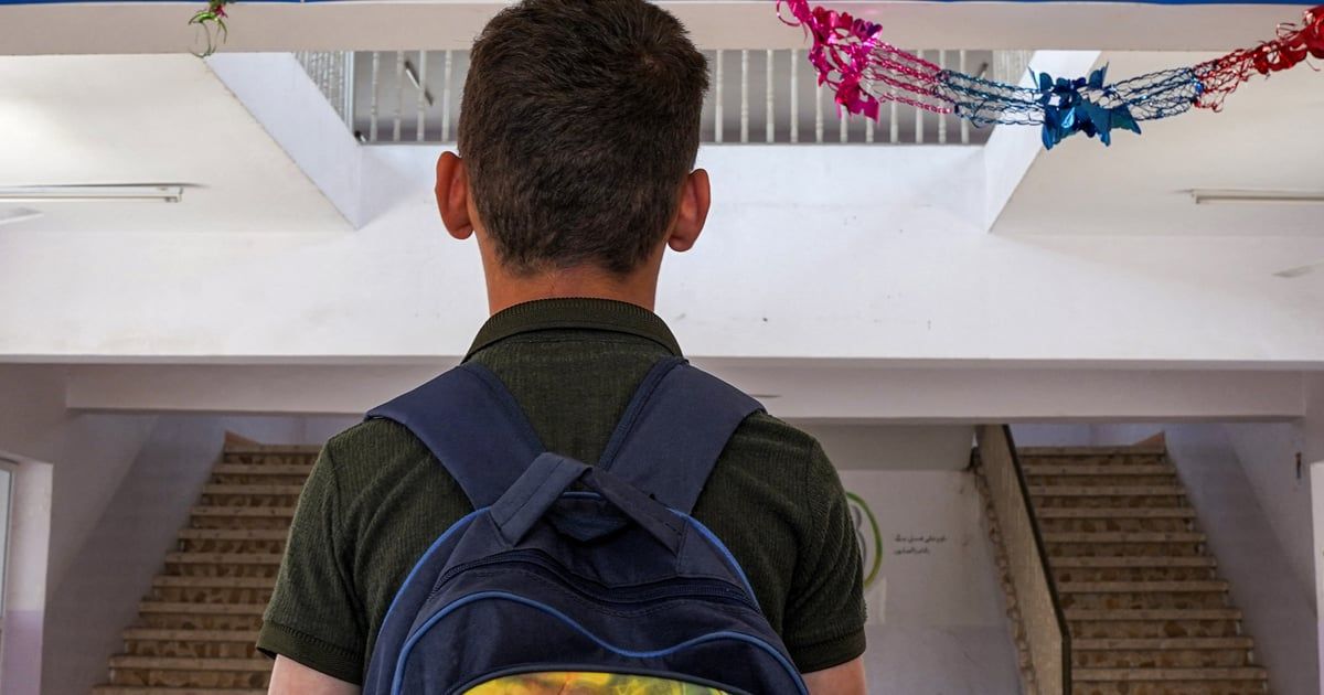 وزير التربية العراقي يفصل طلابًا ويعاقب إدارة مدرسة لهذا السبب