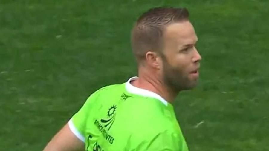 شقيق باريس هيلتون يلعب بسن الـ 45 ويشبه نفسه برونالدو