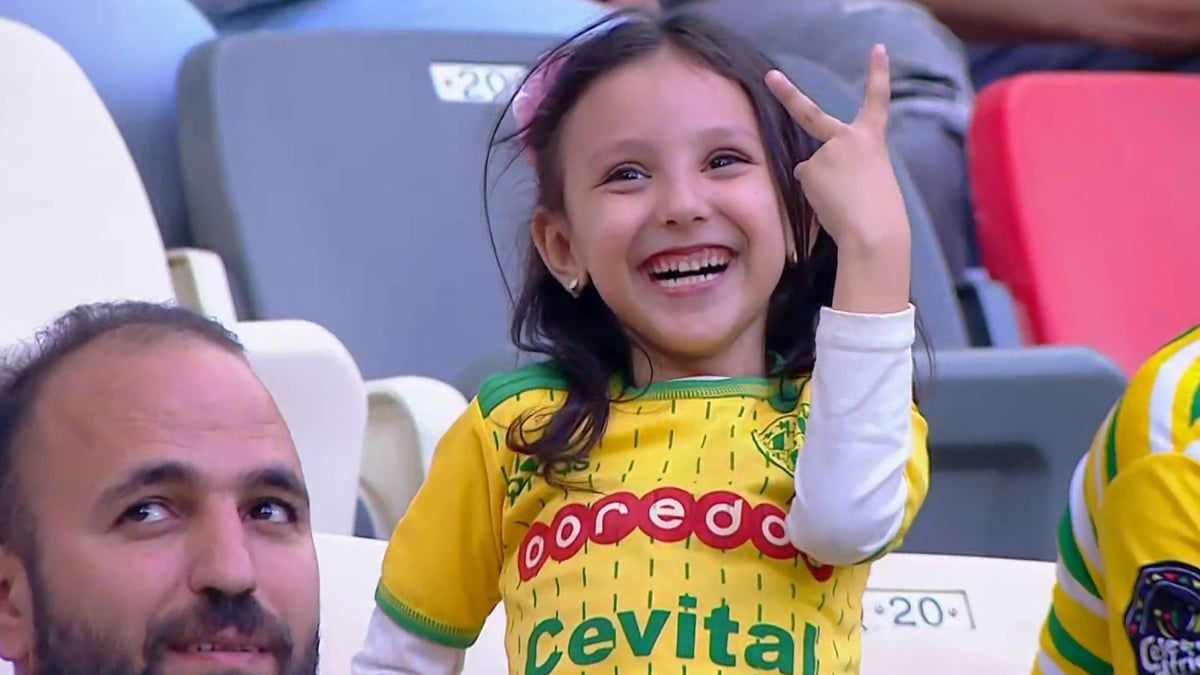 شبيبة القبائل يوجه الدعوة للطفلة "ميرنا" التي خطفت القلوب بتشجيعها