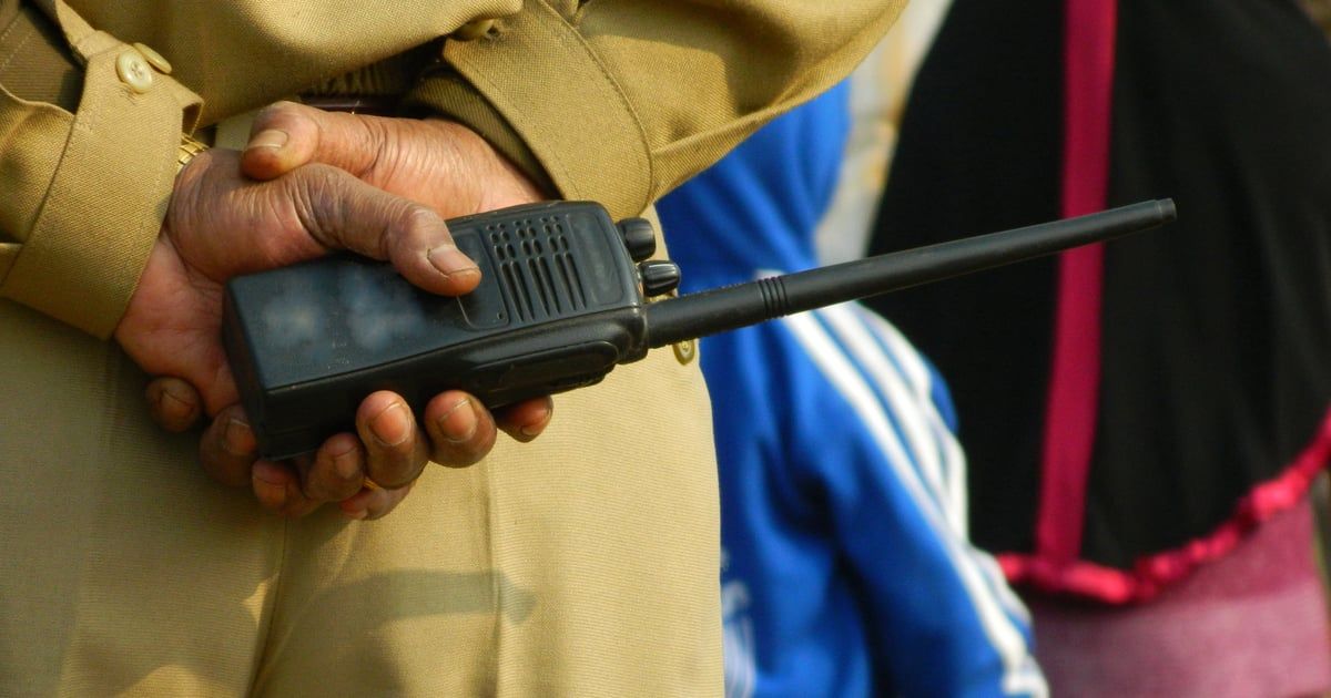 أراد إهداء شقيقته خاتم ذهب فقتلته زوجته ضربًا بالعصا