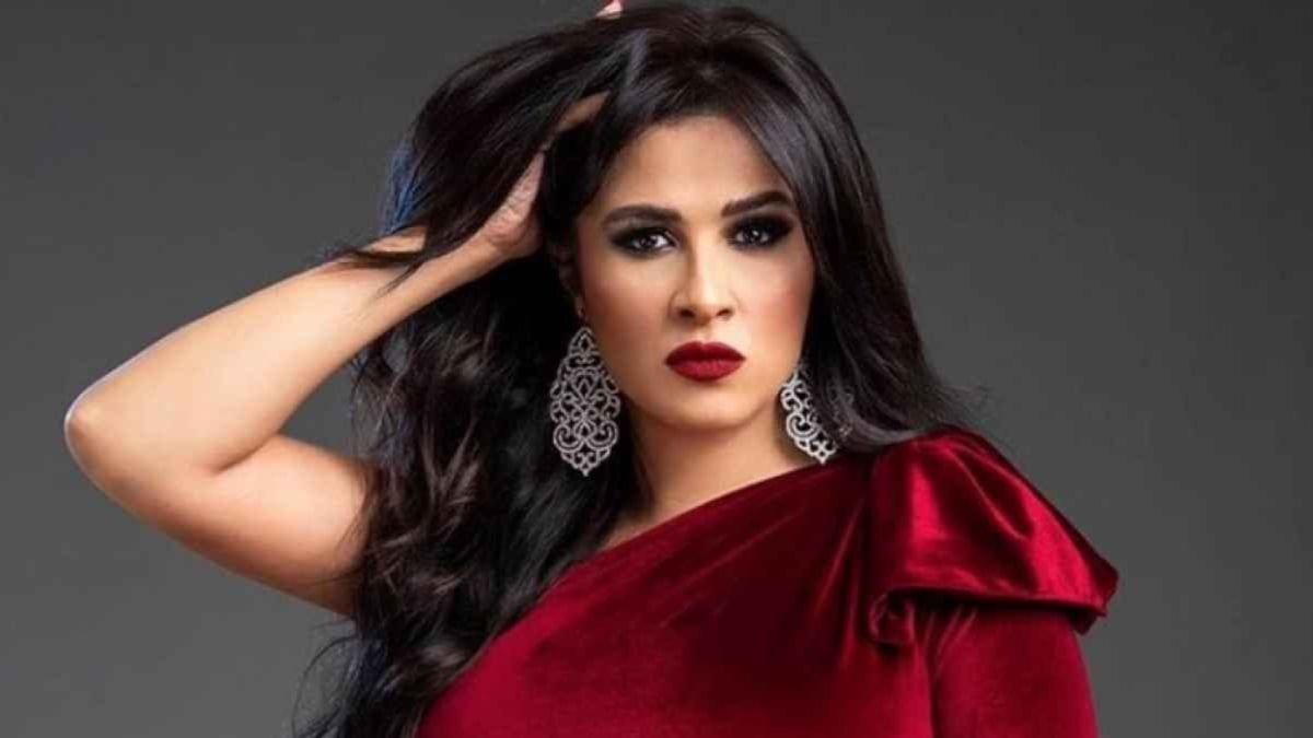 بعد مقاطعتها له.. تصريحات "متضاربة" لشقيق ياسمين عبد العزيز