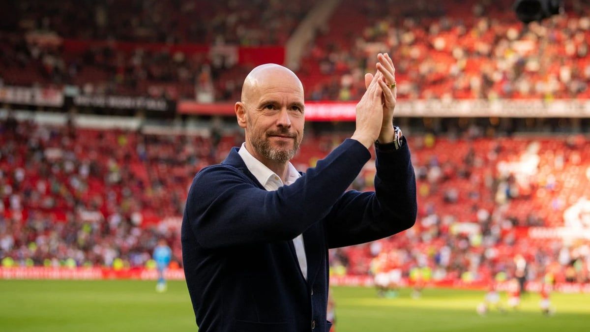 مدرب ناد أوروبي كبير يقترب من خلافة تين هاغ في مانشستر يونايتد