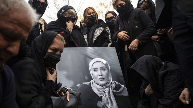بعد الحديث عن انتحارها.. إيران تعتقل متهما بقتل ممثلة بارزة (فيديو)
