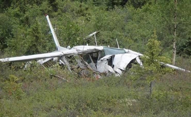 تحطم طائرة مقاتلة أثناء إقلاعها من قاعدة بسنغافورة ونجاة قائدها