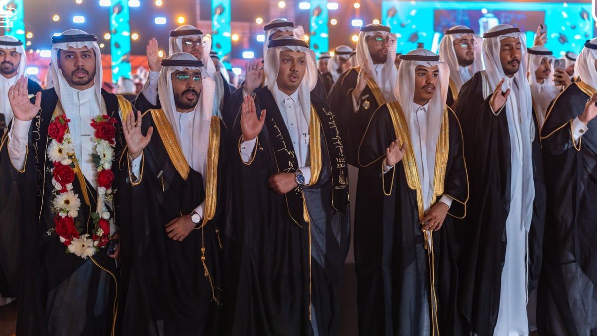 نهاية طريفة لحفل تخرج آلاف الطلبة في جامعة سعودية (فيديو)