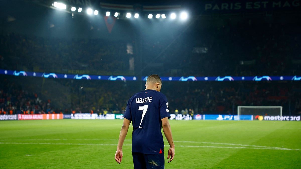 رد فعل مبابي بعد سؤاله عن إمكانية دعمه ريال مدريد أمام بايرن ميونخ (فيديو)