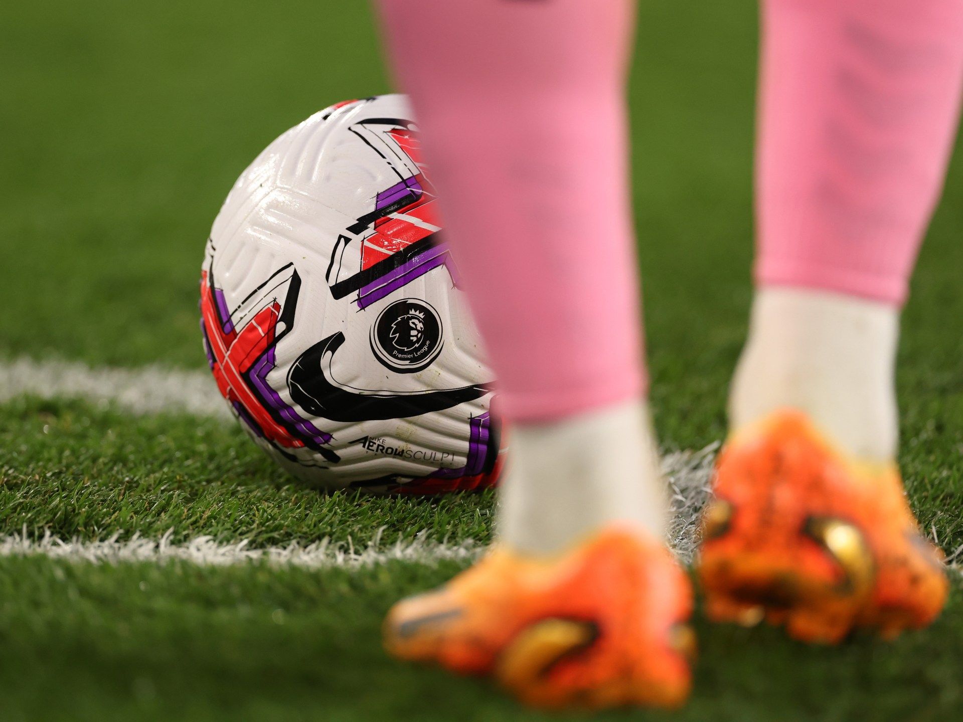 إسعاف لاعب بالبريميرليغ مدمن على “غاز الضحك” - موقع الخليج الان