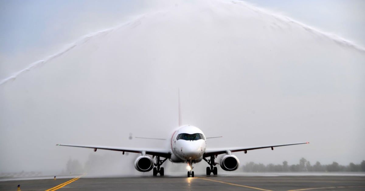 لحظات تحبس الأنفاس لهبوط طائرة دون عجلاتها الأمامية في إسطنبول (فيديو)