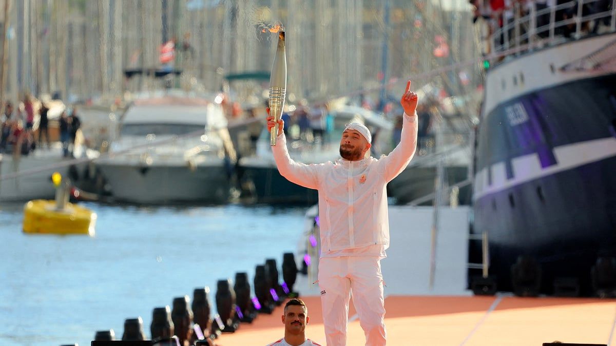 وسط إجراءات أمنية مشددة.. شعلة الأولمبياد تصل مرسيليا (فيديو)