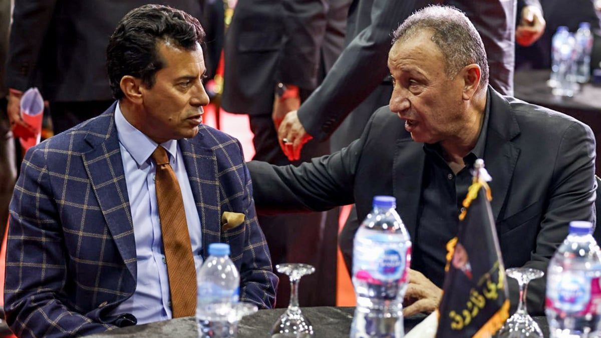 الخطيب يخفي دموعه في حفل تأبين العامري فاروق (صورة)