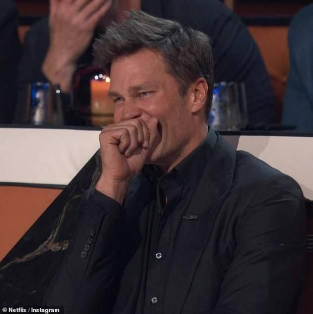 أسطورة كرة القدم الأمريكية يثير غضب طليقته