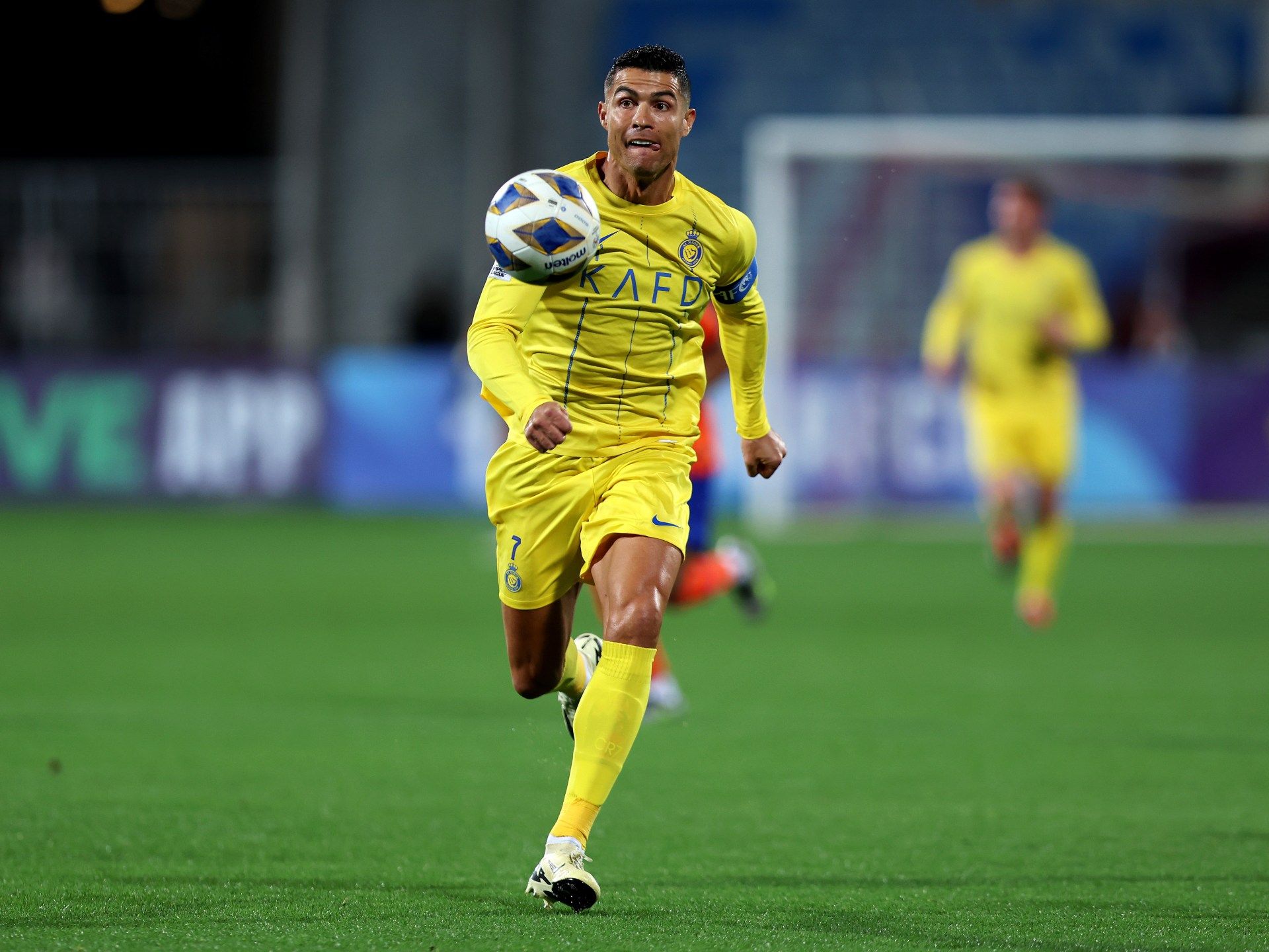 أكثر 10 لاعبي كرة قدم شعبية بالعالم عام 2024 - موقع الخليج الان