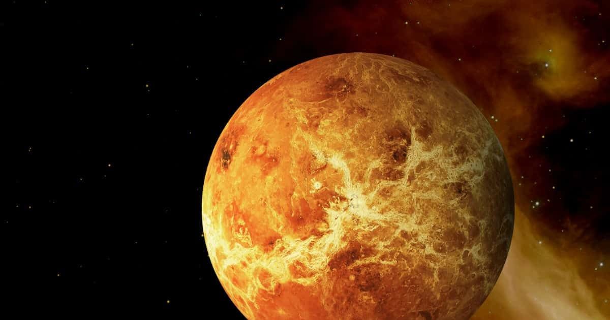 يسبح بشكل خطير.. رصد كوكب صخري له غلاف جوي‎