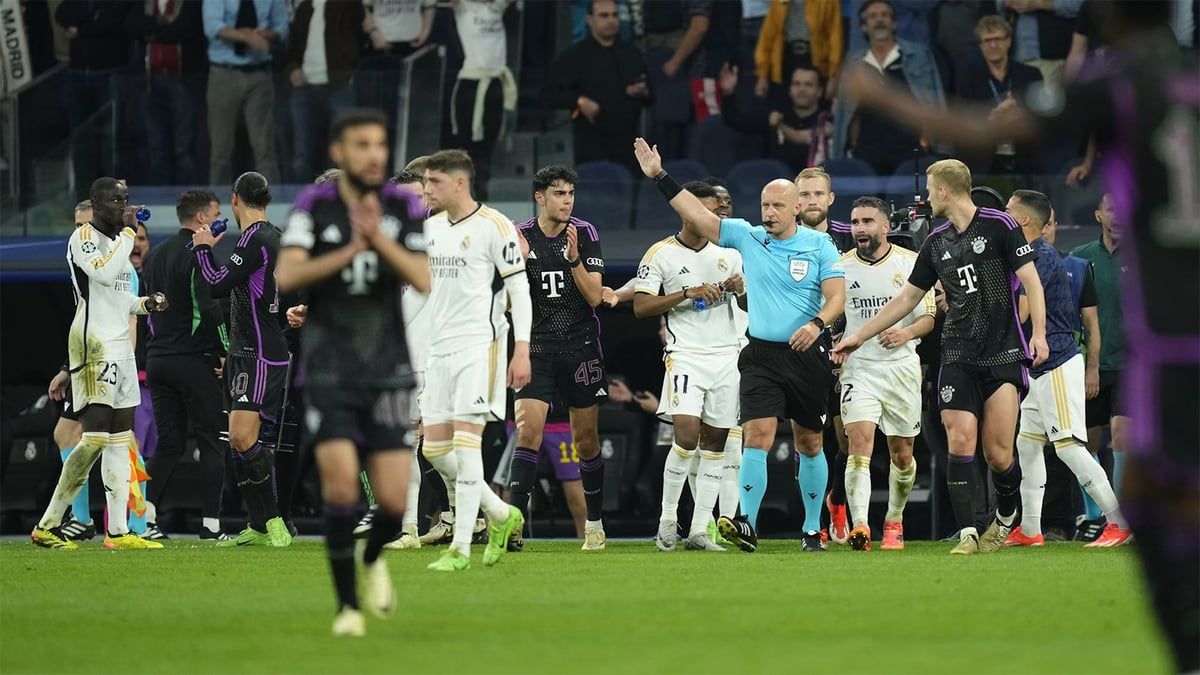 كاد يسبب أزمة.. خطأ واضح من حكم مباراة ريال مدريد وبايرن ميونخ