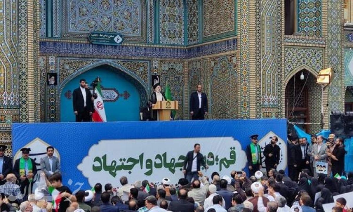 مع زيارة رئيسي إلى قم.. مطالبات بمنع دخول الإيرانيات للملاعب