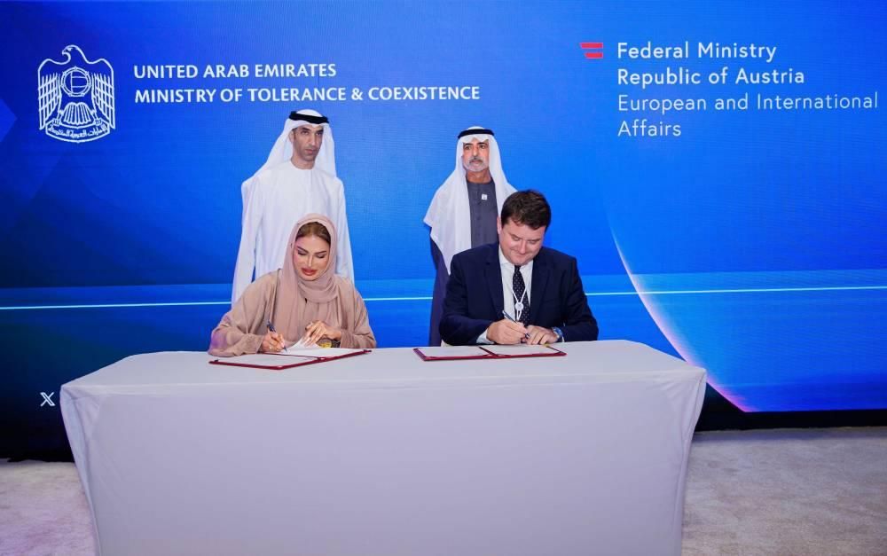 نهيان بن مبارك في «قمة AIM»: التحديات غير المسبوقة تتطلب منا التعاون