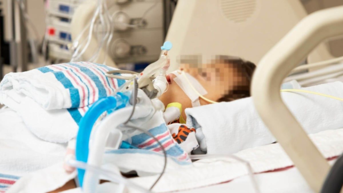 بمشاركة صديقها.. تونسية تعذب طفليها طيلة 3 أشهر