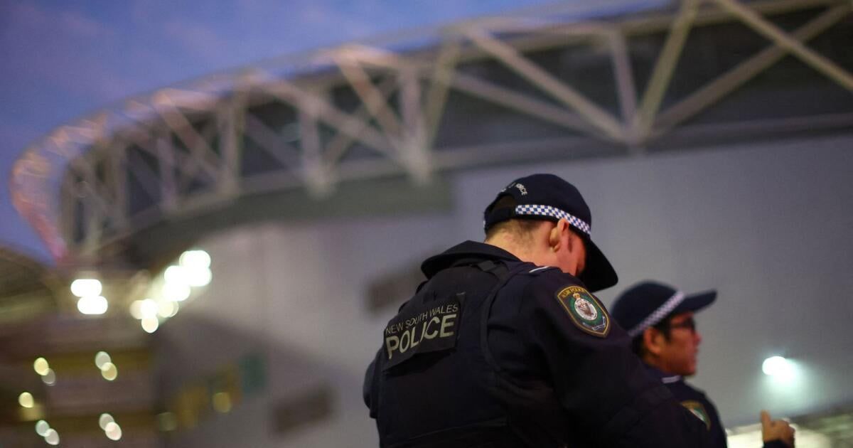 بسيف "ساموراي".. الاعتداء على رجل أمن في الكويت (صور)