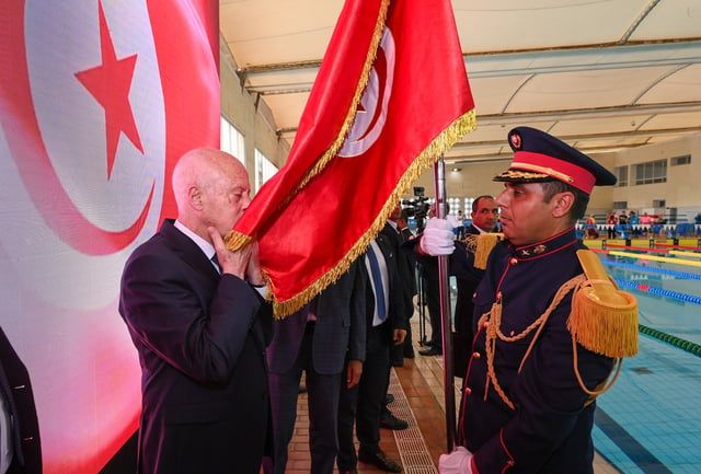 الرئيس التونسي قيس سعيد يخطف الأضواء بظهوره باكيا (صور)‎