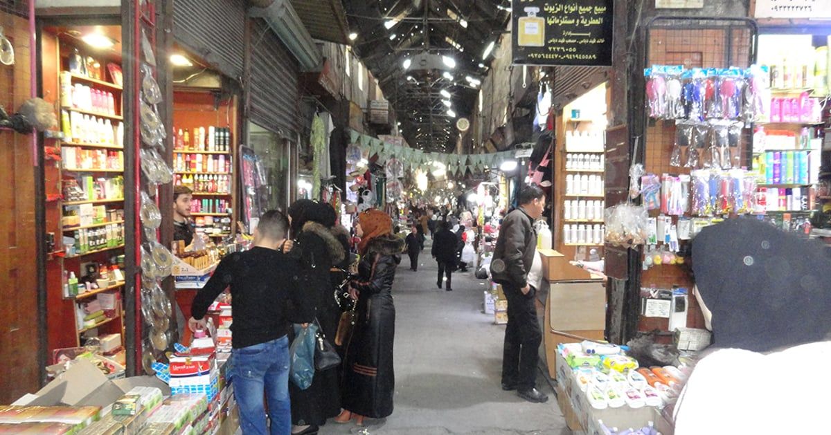 خبراء: رواتب السوريين 400 ألف شهريا وحاجة العائلة 12 مليون ليرة