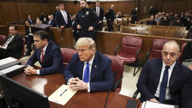 الغارديان: استراتيجية ترامب "ترحيل" القضايا لما بعد الانتخابات ناجحة