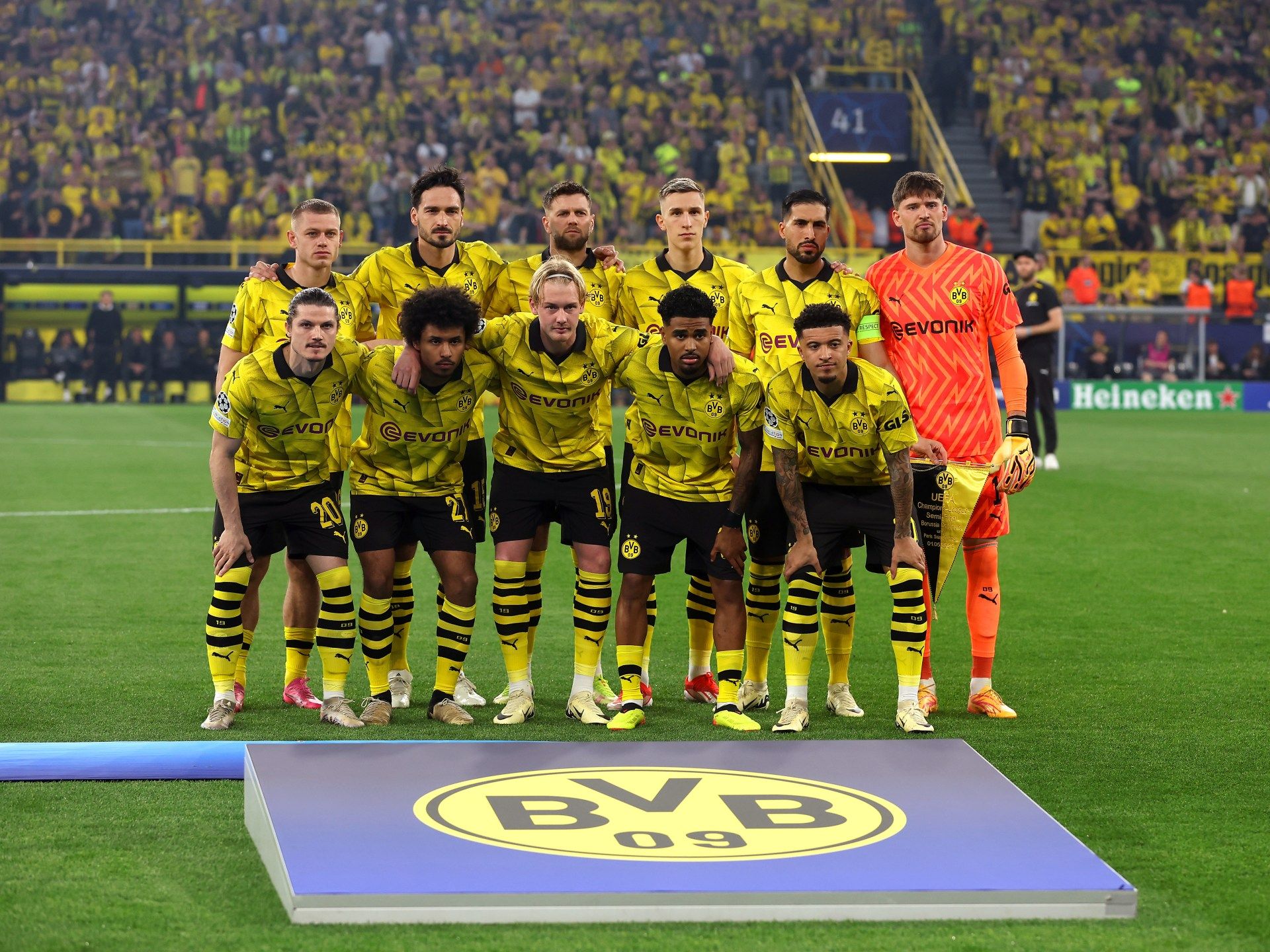 لاعبو دورتموند حائرون ويتساءلون: نفوز بأبطال أوروبا ونحصل على 20 مليون يورو أم نخسر من الريال ونجني 25 مليونا؟ - موقع الخليج الان
