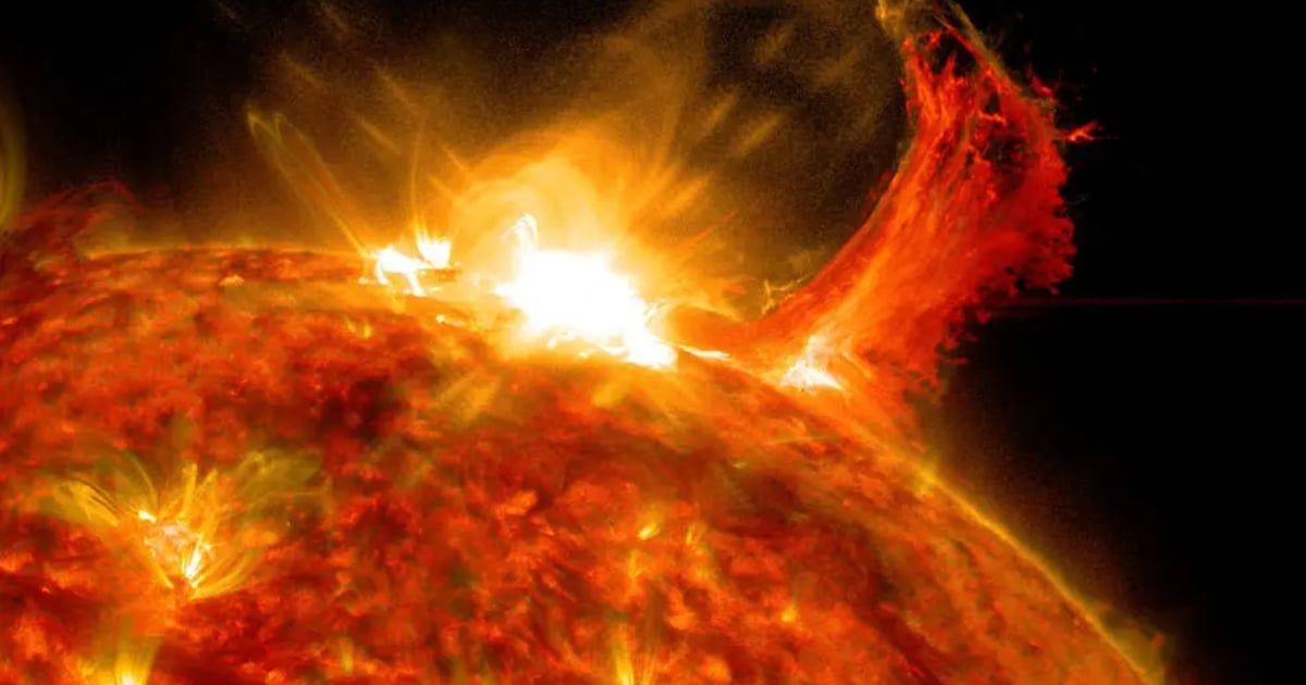 الأرض تواجه عاصفة شمسية ضخمة ومخاوف على الاتصالات