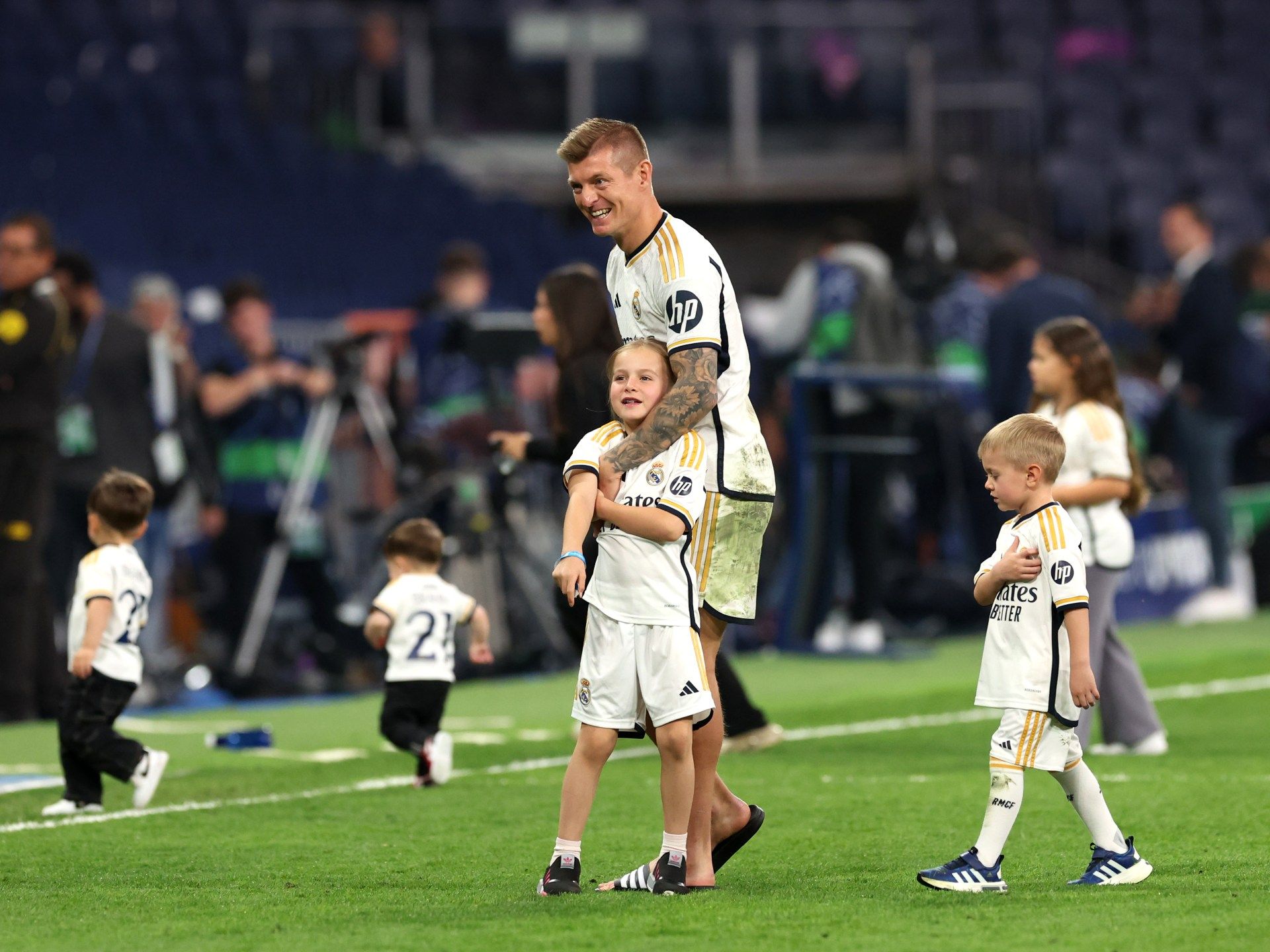 سلوك غريب لكروس يزيد الشكوك حول مستقبله مع ريال مدريد - موقع الخليج الان