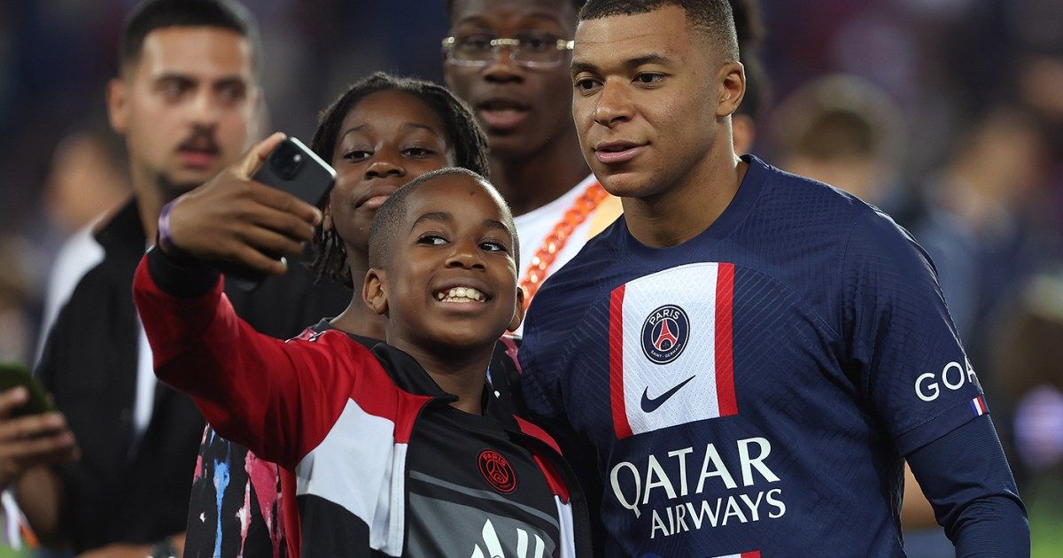 “شكرا كيليان مبابي”.. جماهير باريس سان جيرمان تودع أسطورتها - موقع الخليج الان