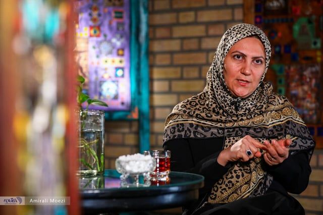 إيران.. إقبال نسائي على قيادة الدراجات النارية رغم القيود