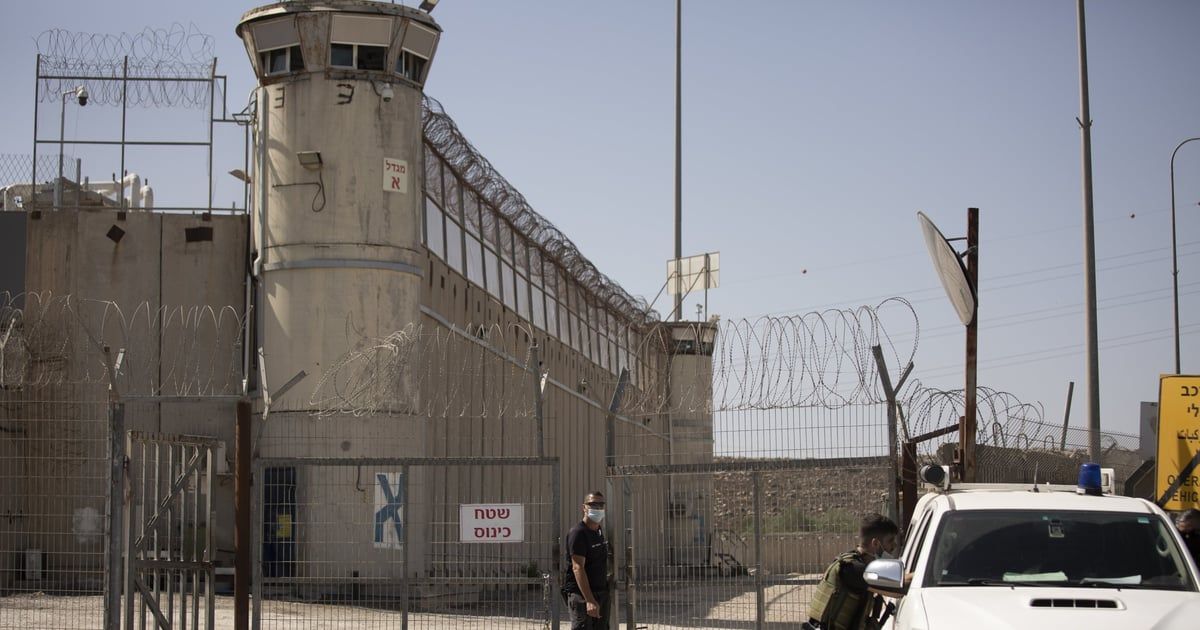 "غوانتانامو النقب".. معتقل إسرائيلي "غامض" وسط الصحراء