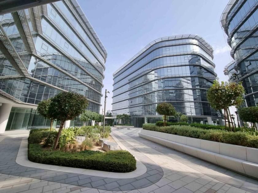 «دبي كوميرسيتي» تشارك في «سيملس 2024»