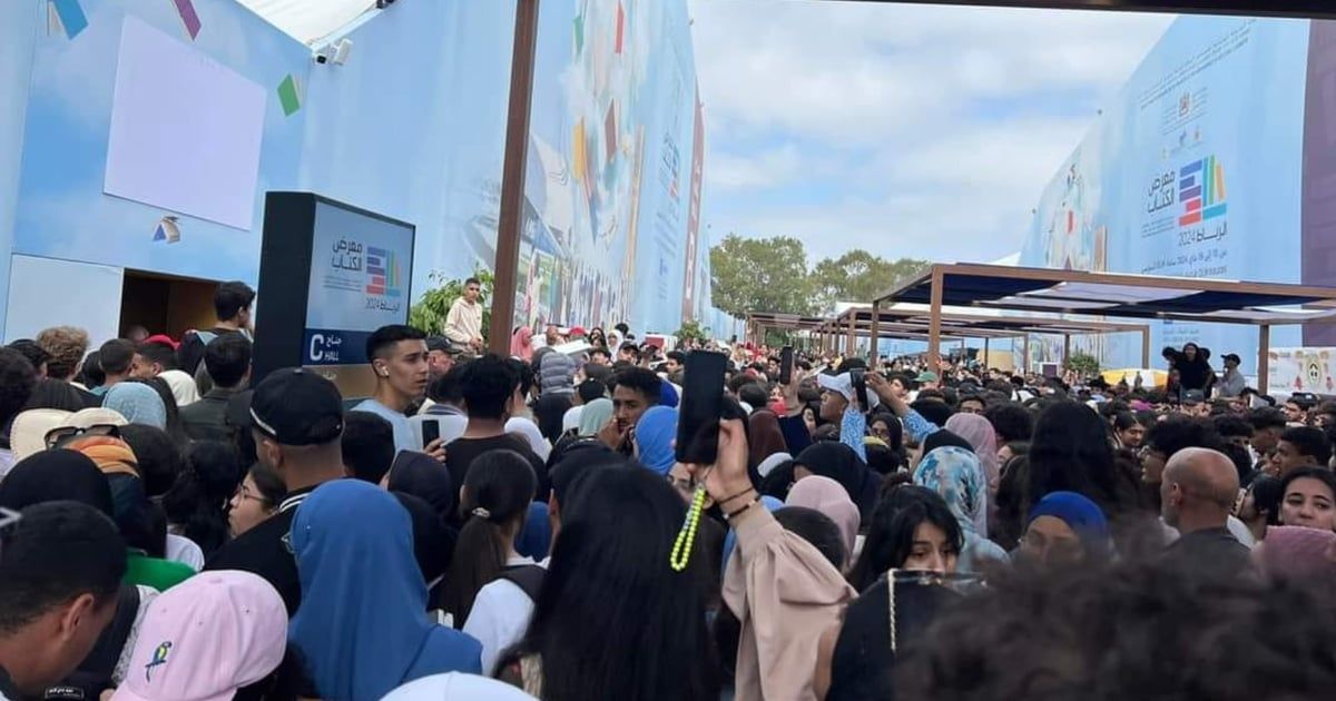 تدافع وإغماءات في معرض الرباط للكتاب بسبب روائي سعودي (فيديو وصور)