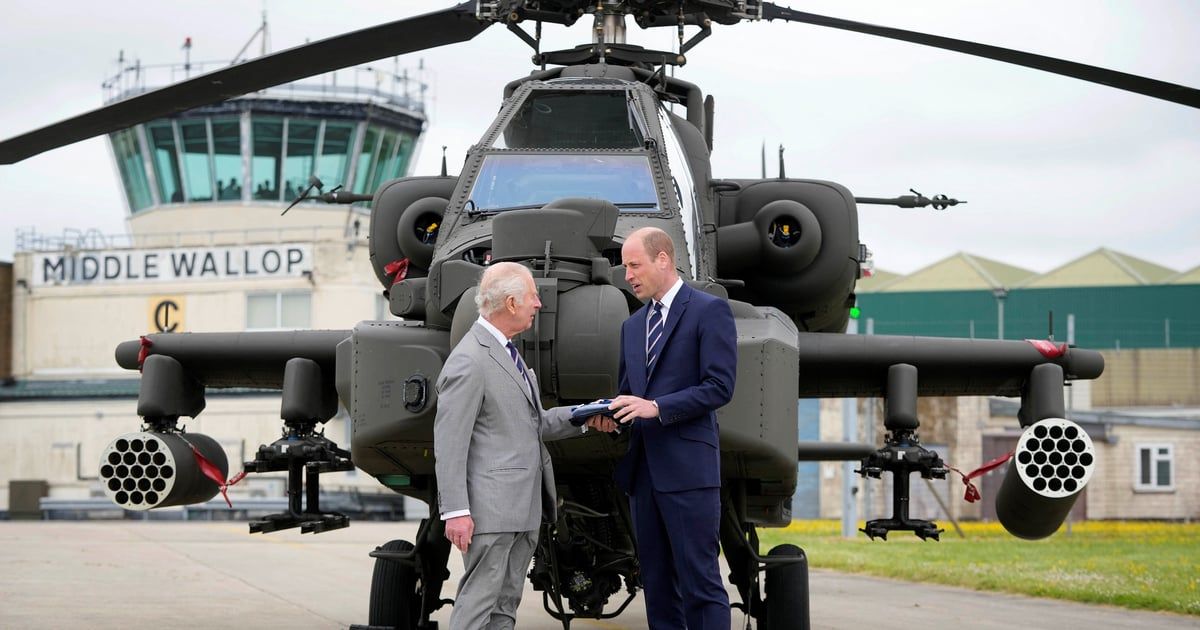 الملك تشارلز الثالث ينقل إحدى رتبه العسكرية للأمير وليام