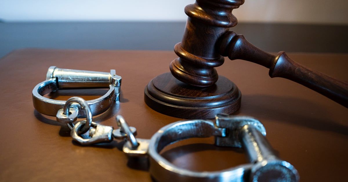 السعودية.. مجهول يساعد الشرطة في القبض على محتالين (فيديو)