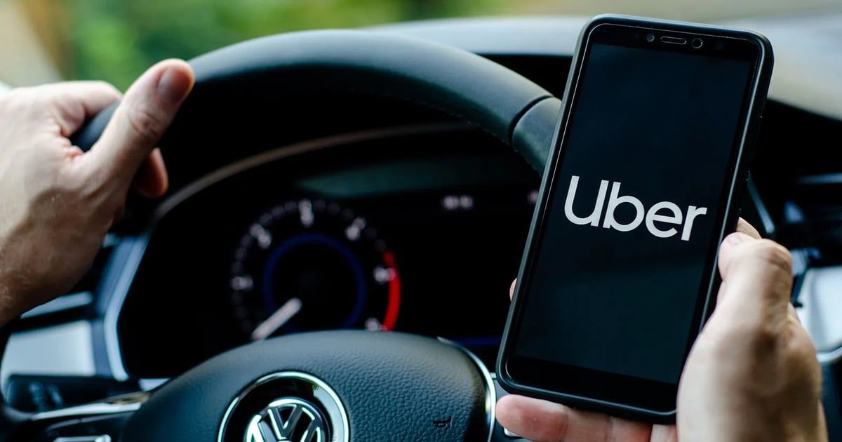 تغريدة خارج السرب.. إعلامي مصري شهير يدافع عن "أوبر"