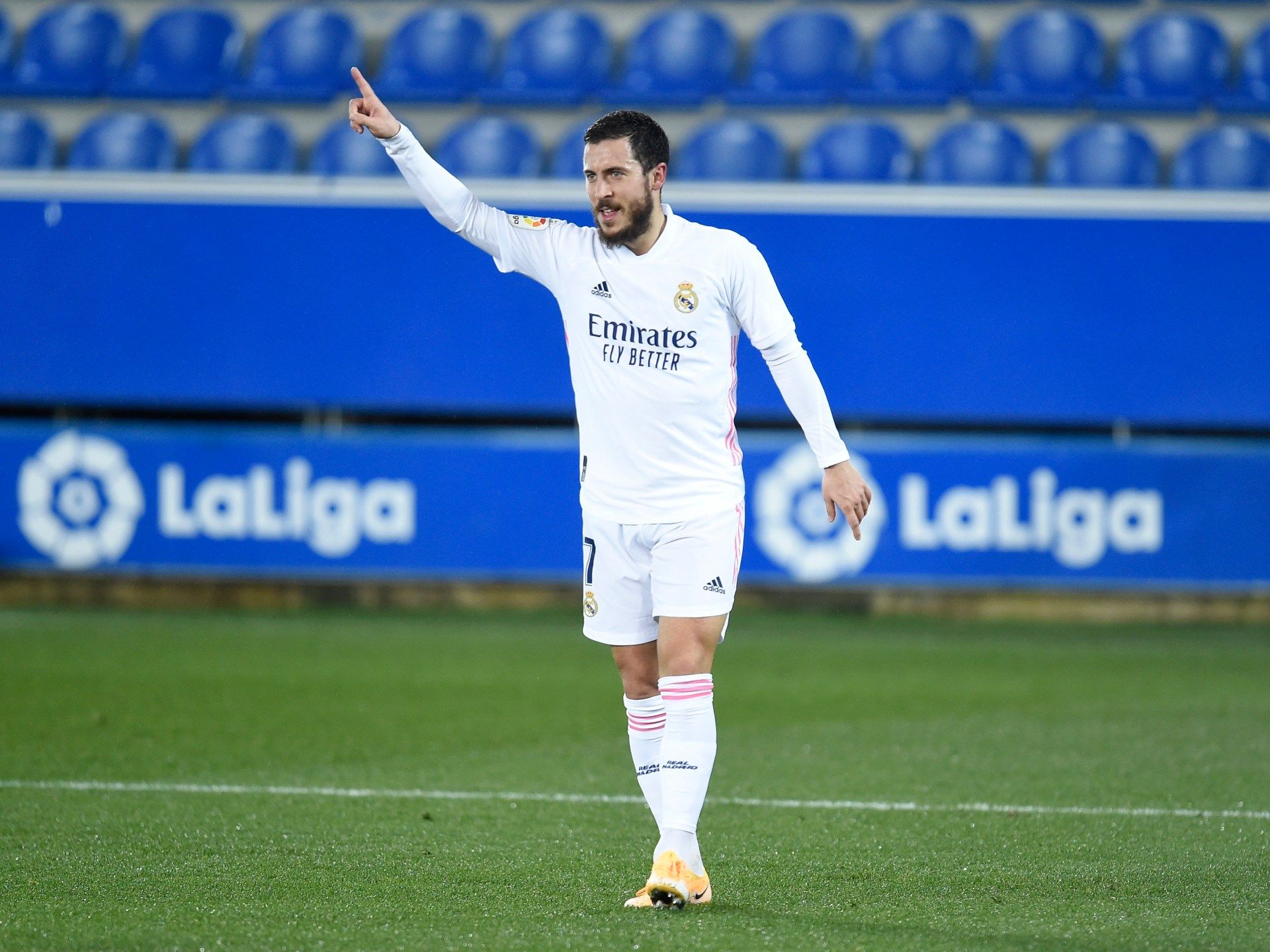 رغم اعتزاله.. هازارد يدر الملايين على خزينة تشلسي - موقع الخليج الان