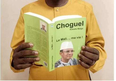 رئيس الوزراء المالي يغضب شخصيات حكومية بكتاب "مالي.. حياتي!"