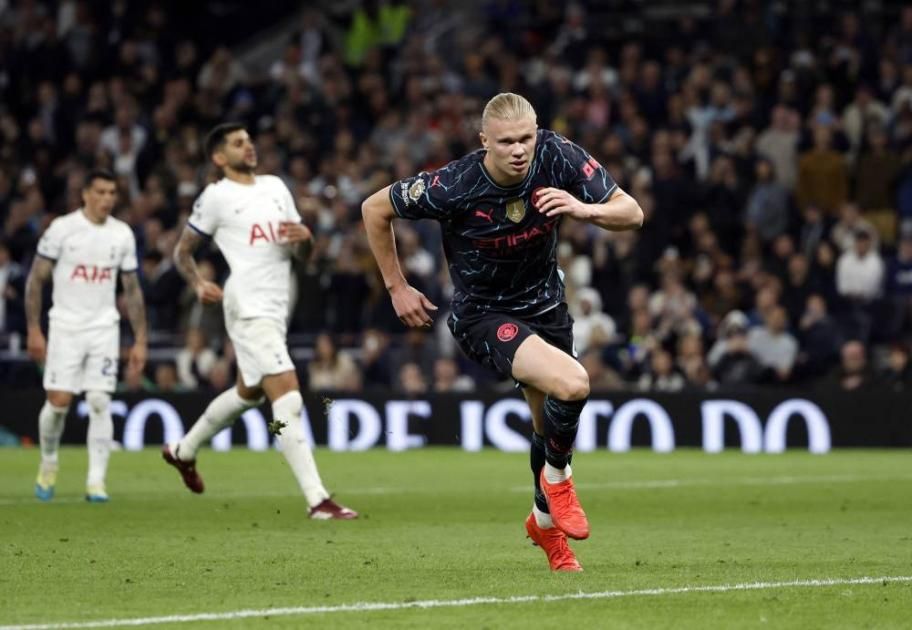 مانشستر سيتي على بعد فوز من تتويجه التاريخي للعام الرابع على التوالي