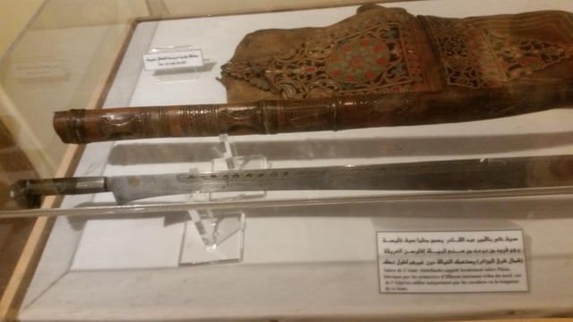 ملفات عالقة تضع زيارة الرئيس الجزائري إلى فرنسا على المحك