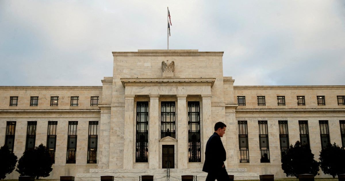 تراجع الدولار بعد بيانات عززت توقعات خفض أسعار الفائدة في أمريكا‎