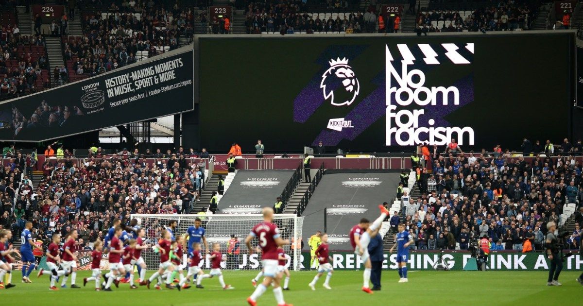 خسارة مباريات وتهم جنائية.. “فيفا” يستعد لمحاربة عنصرية الملاعب - موقع الخليج الان