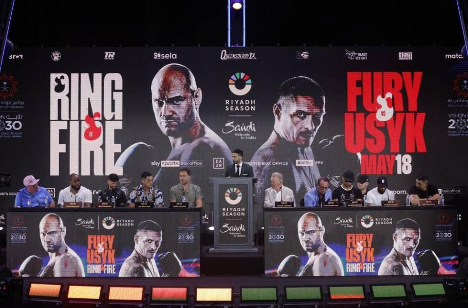 «نزال القرن» بين فيوري وأوسيك.. من ينضم للأسطورتين كلاي وتايسون؟