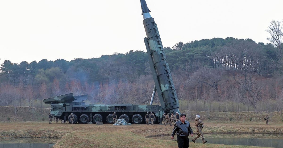 كيم يشرف على اختبار صاروخ بتكنولوجيا توجيه جديدة