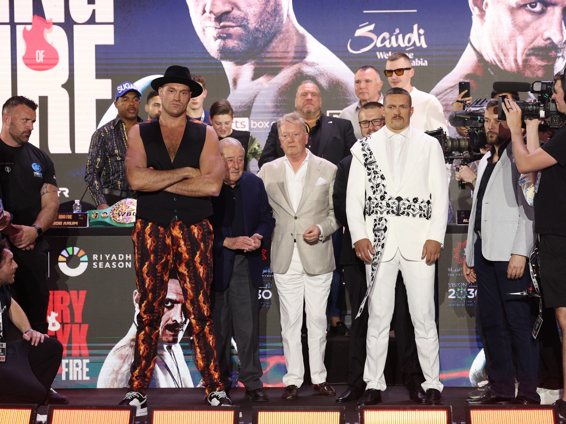 أوسيك أم فيوري.. من ينضم إلى نادي أساطير الملاكمة؟ - موقع الخليج الان