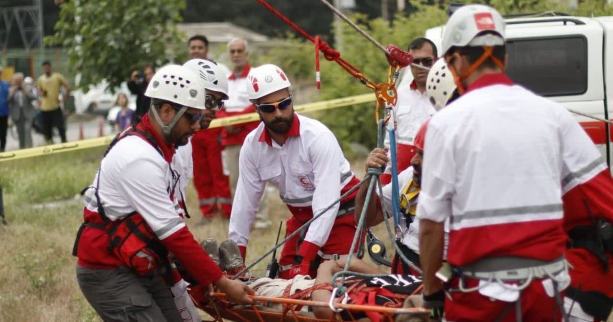 فقدان 3 من كوادر الهلال الأحمر الإيراني خلال البحث عن طائرة رئيسي