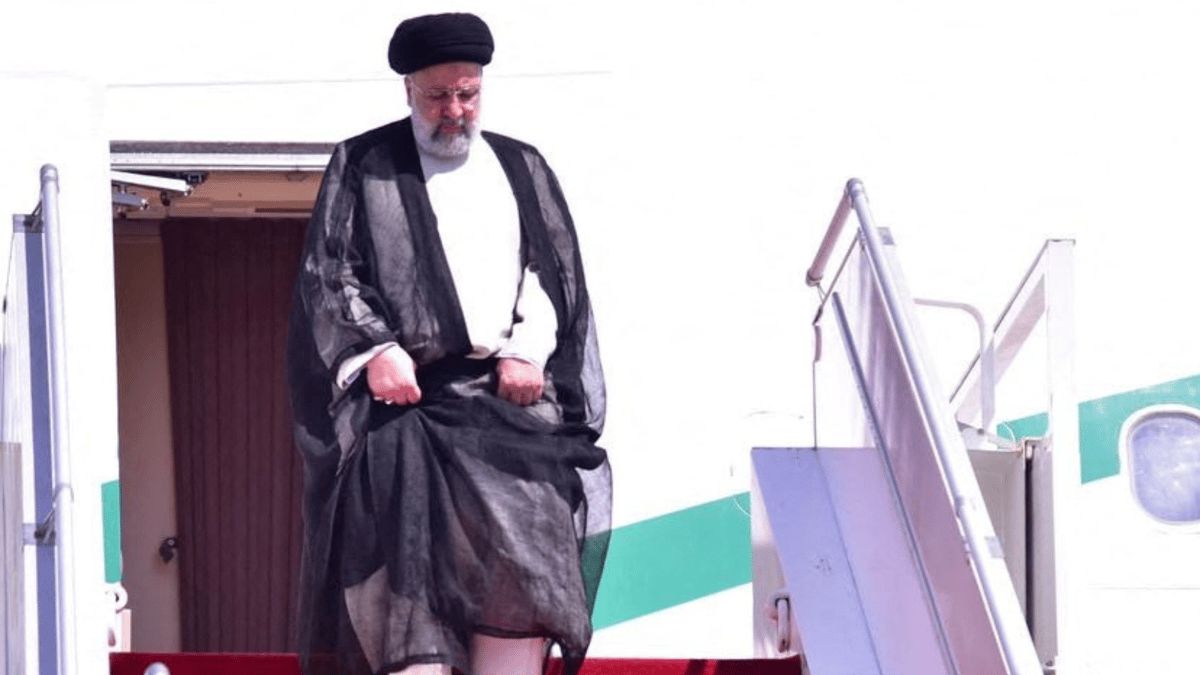 وزير الصحة الإيراني: الظروف الجوية تعوق البحث عن مروحية رئيسي